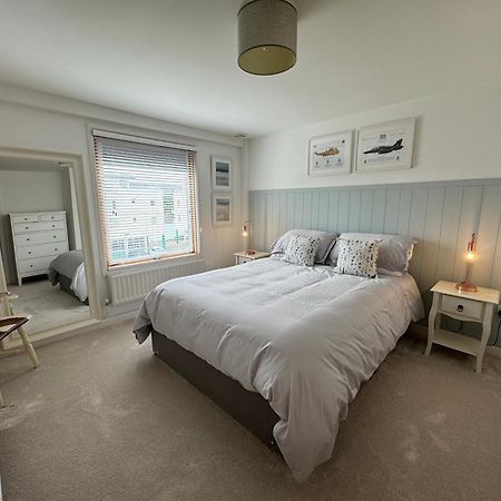 Marina Sea View Apt - Second Floor With Lift, Modern Holyhead Buitenkant foto