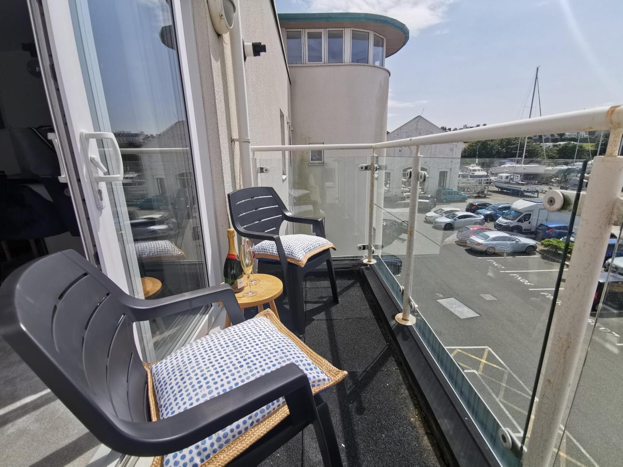 Marina Sea View Apt - Second Floor With Lift, Modern Holyhead Buitenkant foto