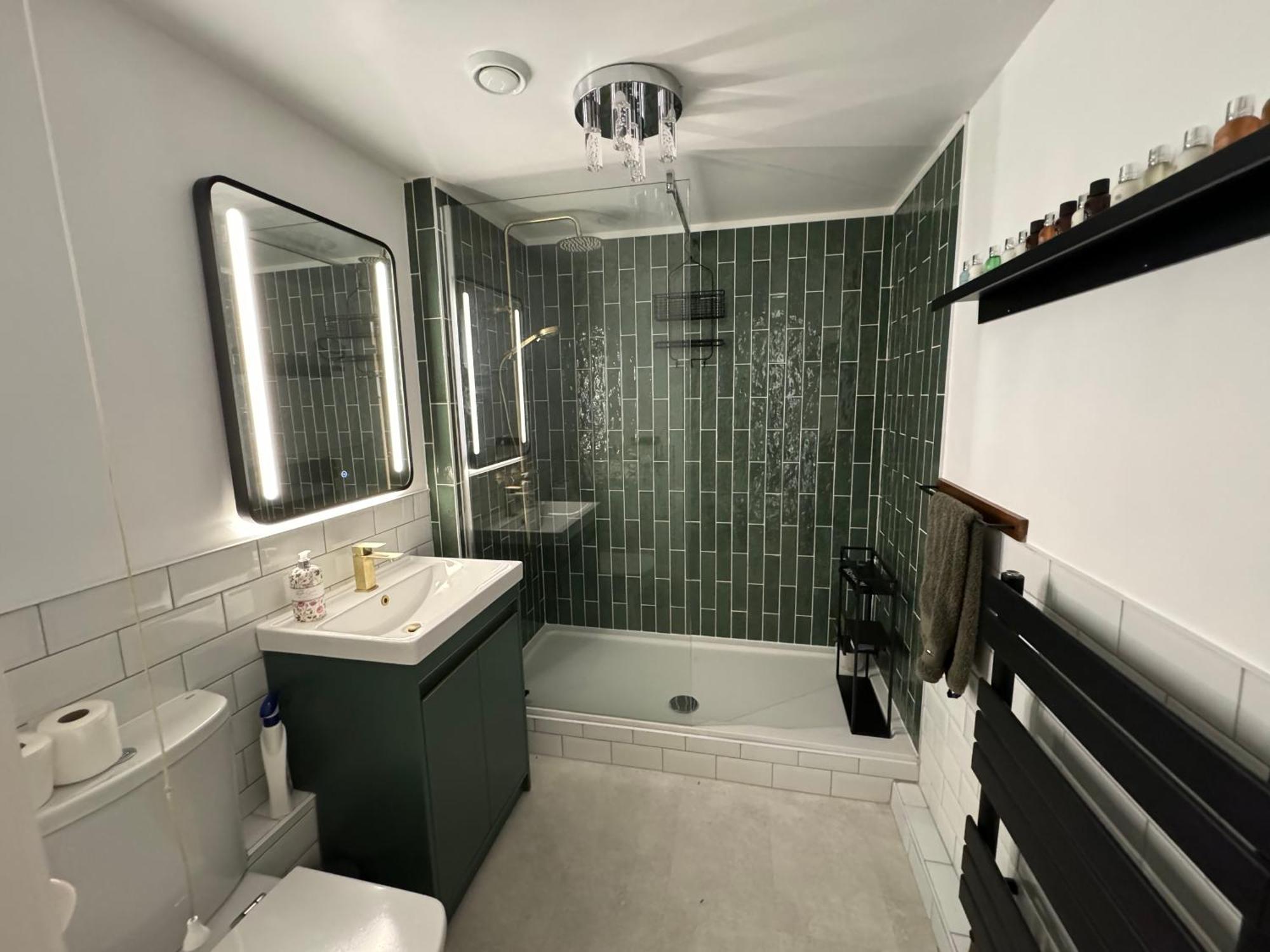 Marina Sea View Apt - Second Floor With Lift, Modern Holyhead Buitenkant foto