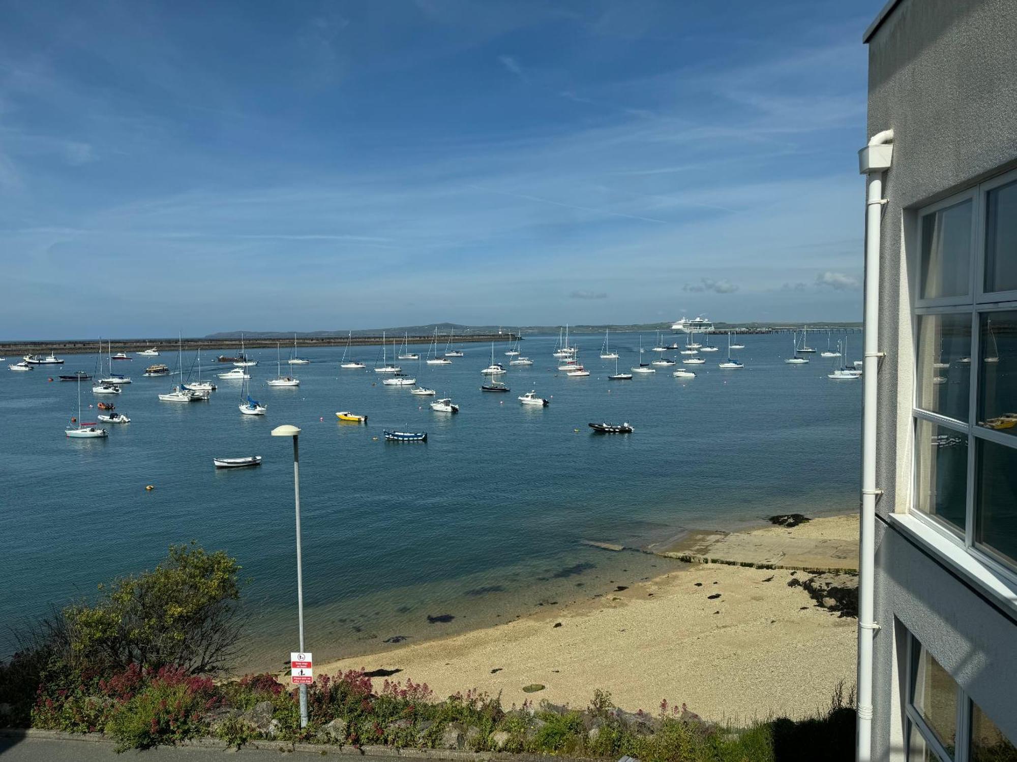 Marina Sea View Apt - Second Floor With Lift, Modern Holyhead Buitenkant foto